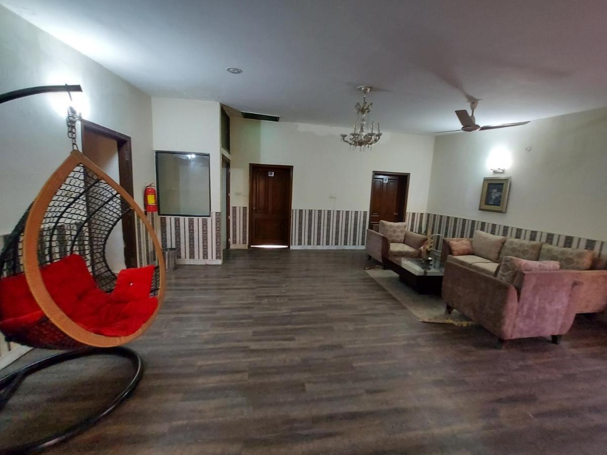 Casa Blanca Boutique Guest House อิสลามาบัด ภายนอก รูปภาพ