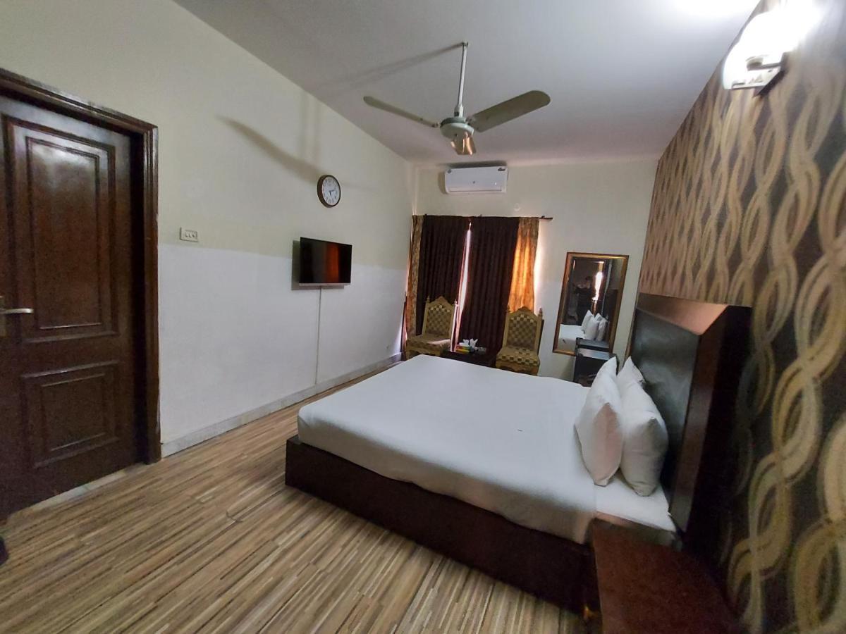 Casa Blanca Boutique Guest House อิสลามาบัด ภายนอก รูปภาพ